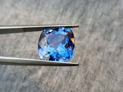 Saphir unbehandelt aus Sri Lanka 12.00 ct