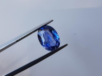 Saphir 5.58 ct ungebrannt aus Sri Lanka