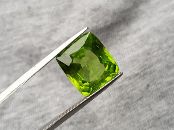 Peridot, 10.13 ct