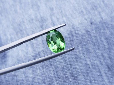 Tsavorit, 2.44 ct