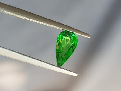 Tsavorit, 1.36 ct