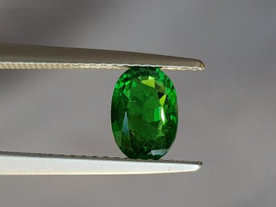 Tsavorit, 1.06 ct