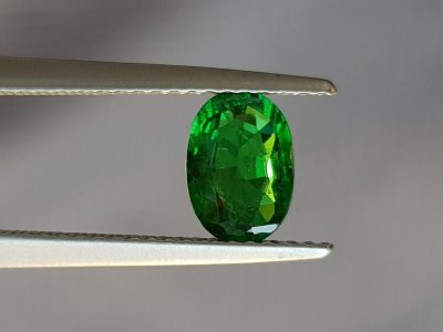 Tsavorit, 1.06 ct