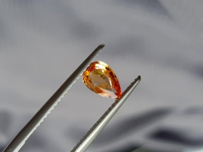Oranger Saphir gebrannt  aus Sri Lanka 0,78ct