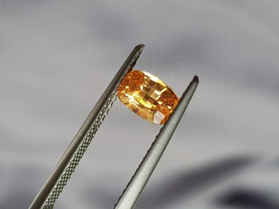  Orange-gelber Saphir 1,14 ct gebrannt aus Sri Lanka