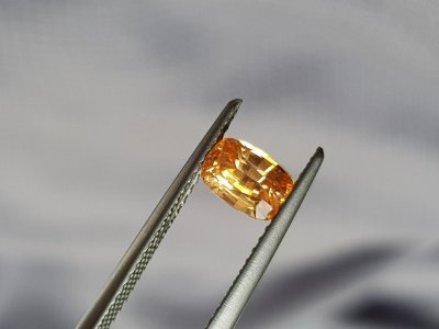 Orange-gelber Saphir 1,14 ct gebrannt aus Sri Lanka