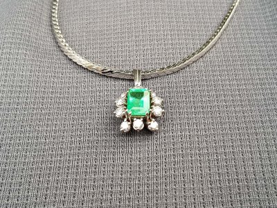 Smaragd-Brillant-Collier